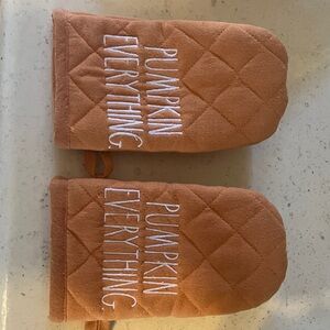 Rae Dunn Quilted Orange Oven Mitts